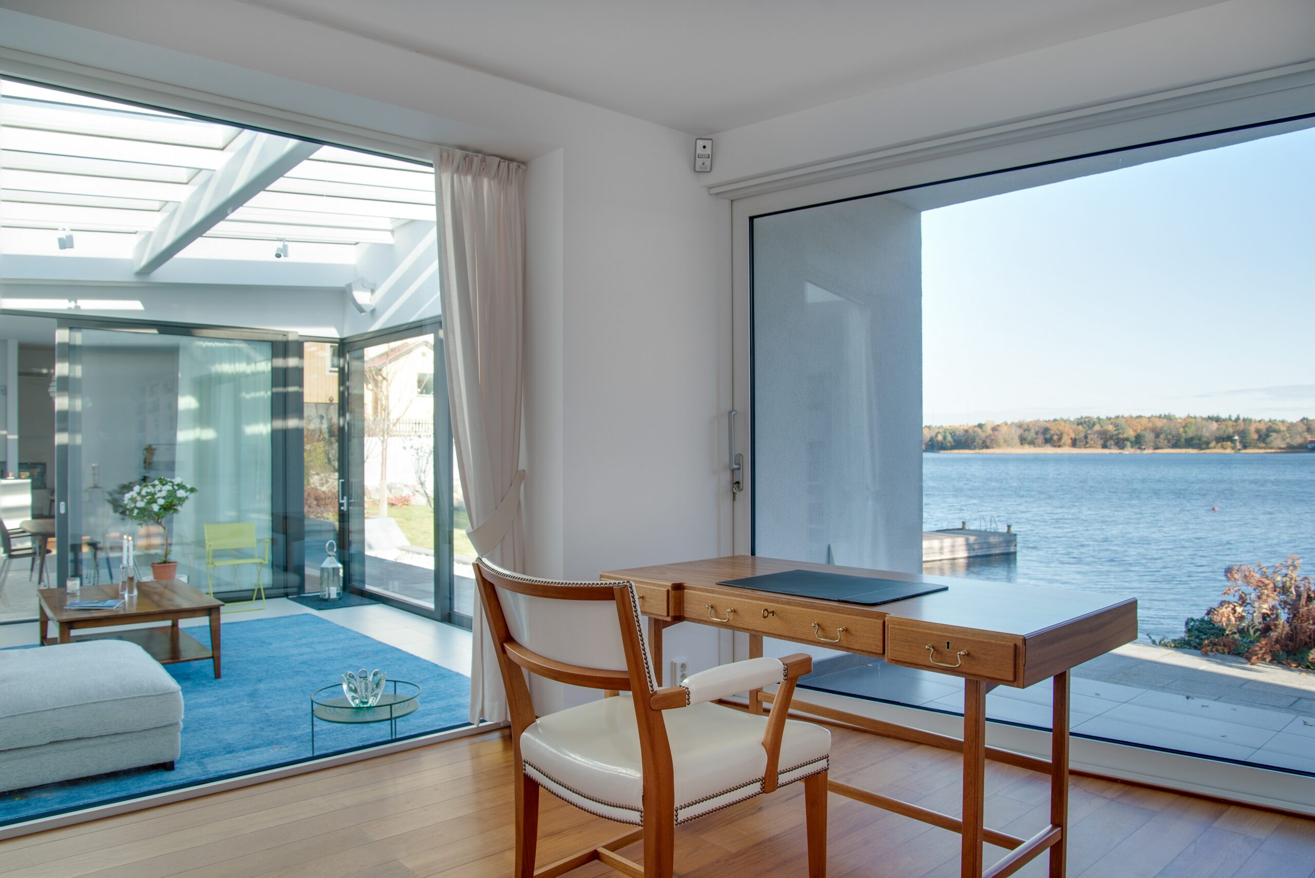 luxury-beach-house-with-glass-windows-beautiful-scenery-sea-scaled.jpg